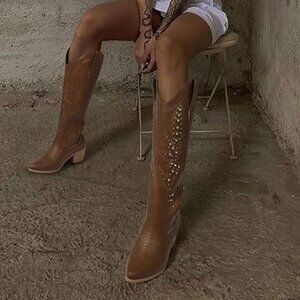 Woman's cowgirl brown boots